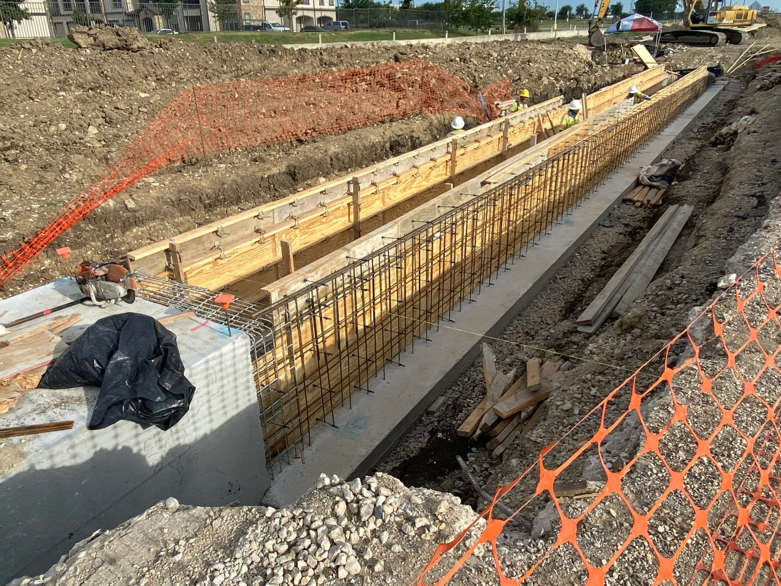 Concrete drainage channel construction